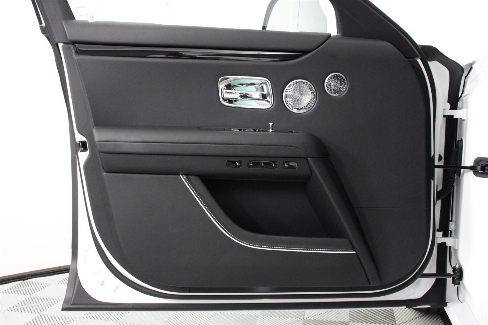 New 2025 Rolls-Royce Ghost image 11