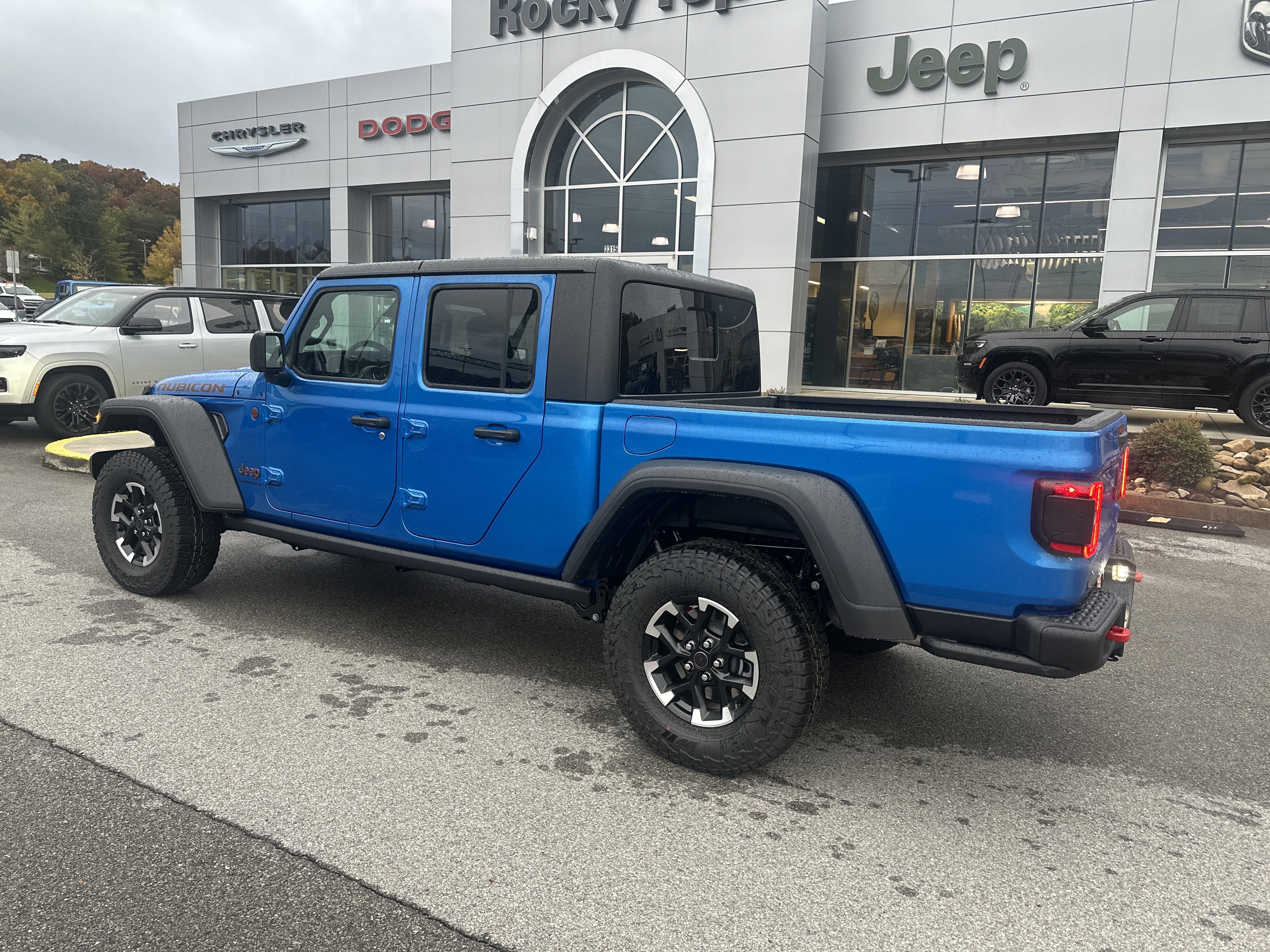New 2026 Jeep Gladiator Rubicon w/ Technology Group AWD/4WD image 10