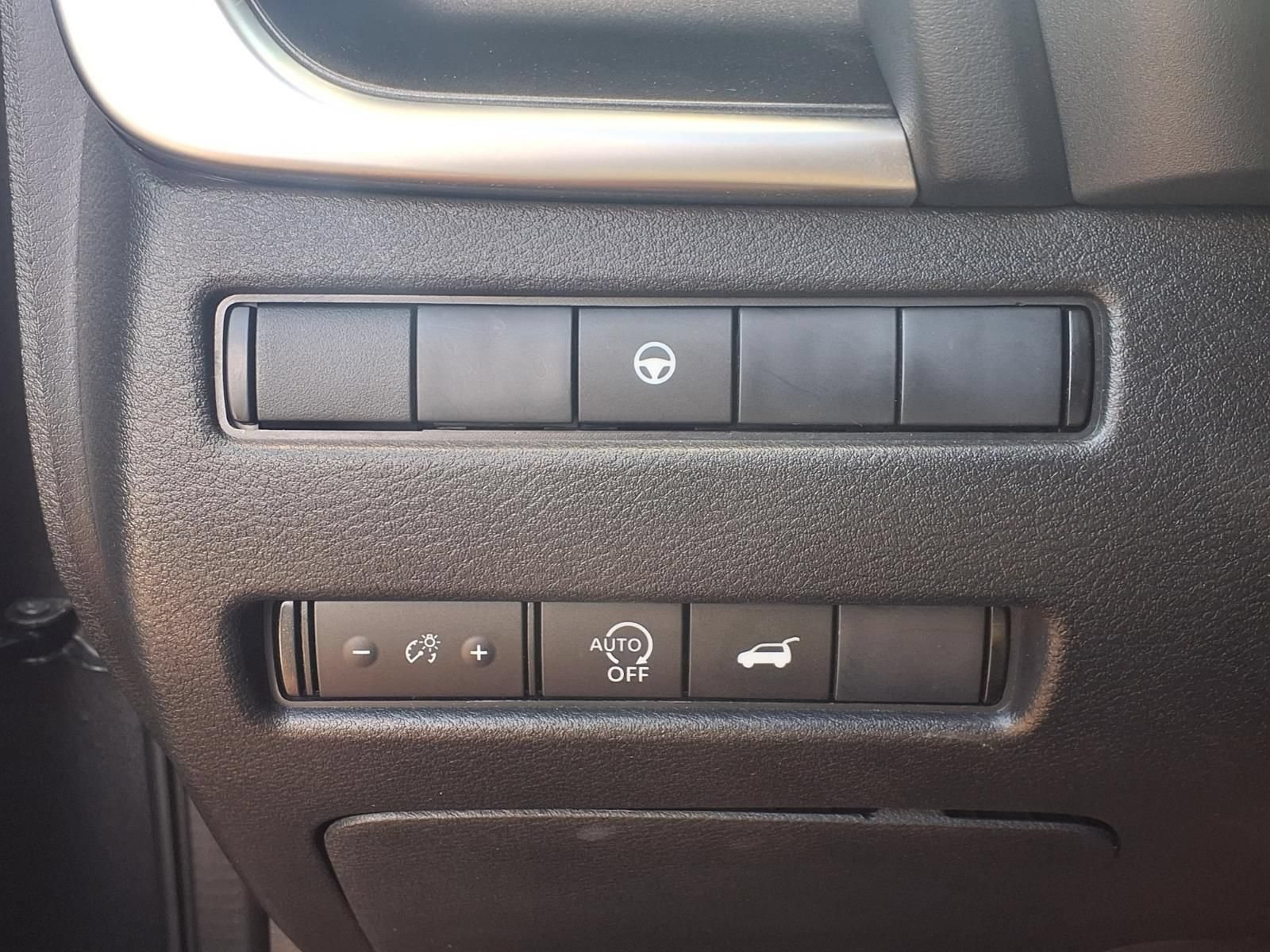 Used 2025 Nissan Rogue SV AWD/4WD image 6