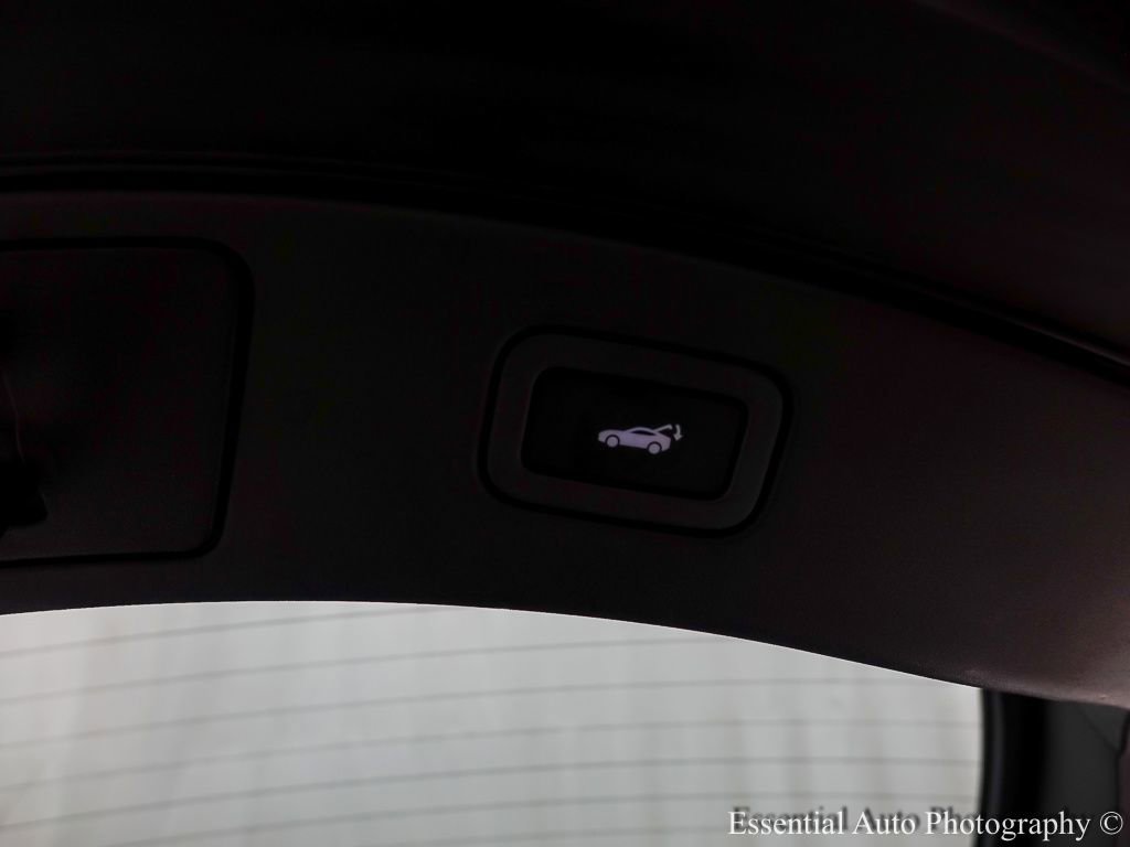 Used 2016 Jaguar F-TYPE R image 21