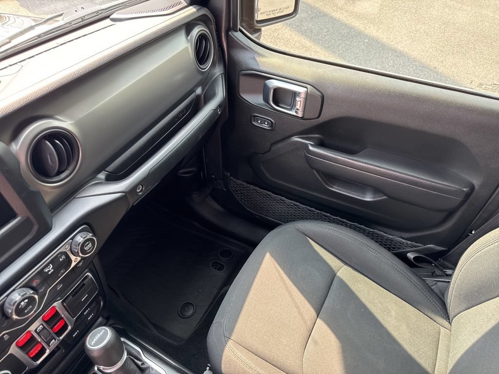 Used 2023 Jeep Gladiator Overland AWD/4WD image 32