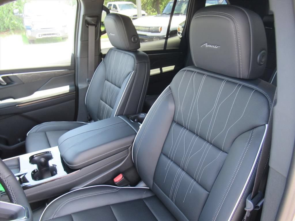 New 2026 Buick Enclave Avenir w/ Super Cruise Package FWD image 15
