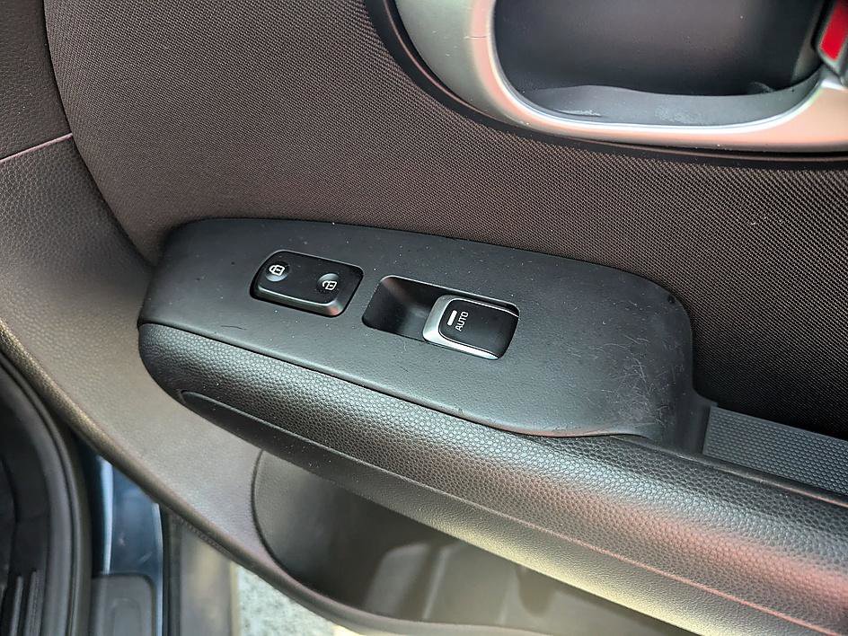 Used 2019 Kia Soul + image 35