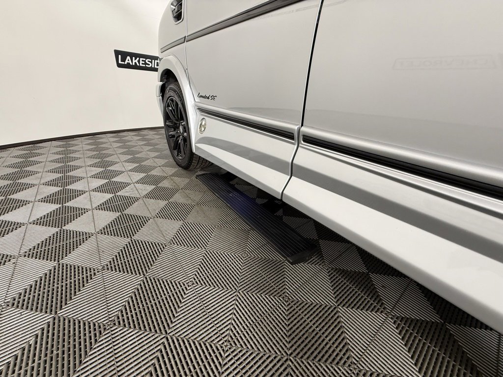 Used 2021 Chevrolet Express 2500 LS w/ Enhanced Convenience Package image 10