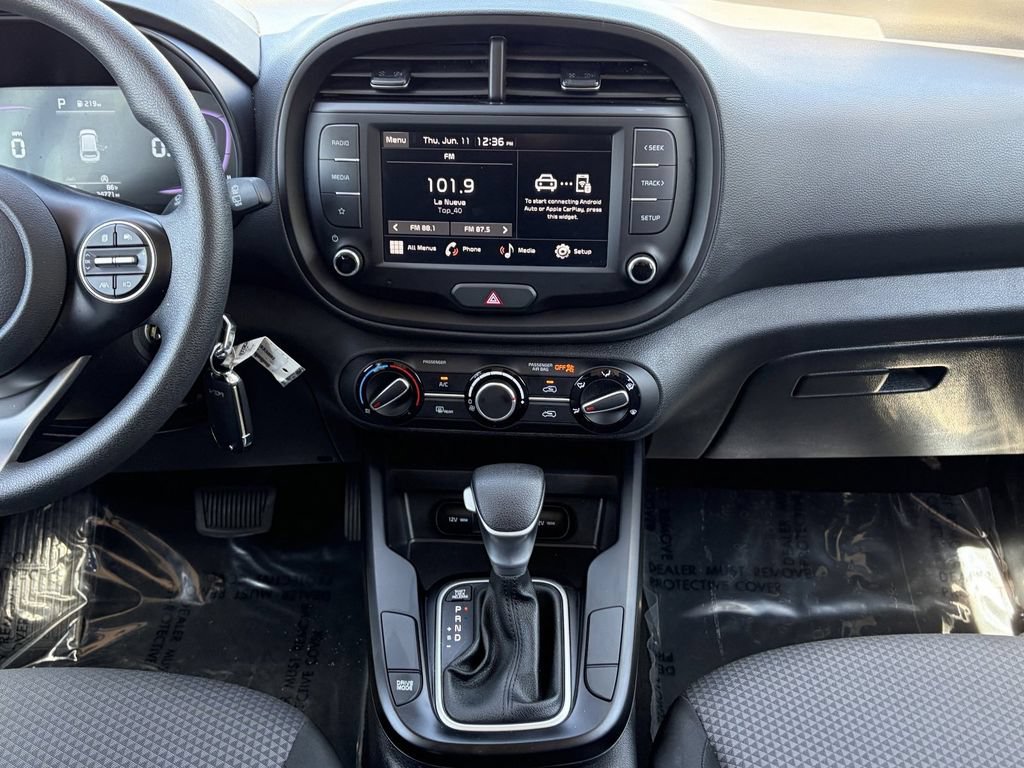 Used 2025 Kia Soul LX FWD image 29