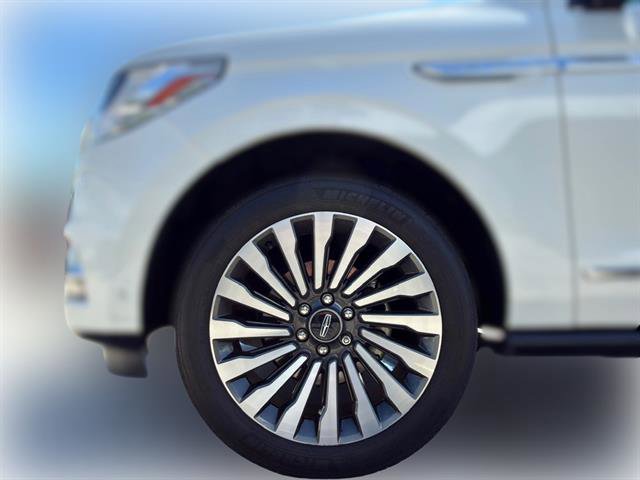Used 2021 Lincoln Navigator Reserve w/ Luxury Package image 2