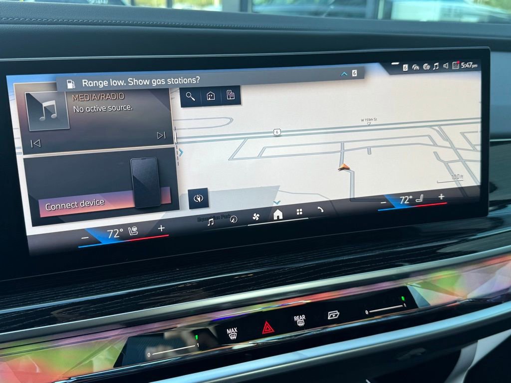 Used 2026 BMW 740i xDrive w/ Premium Package image 9