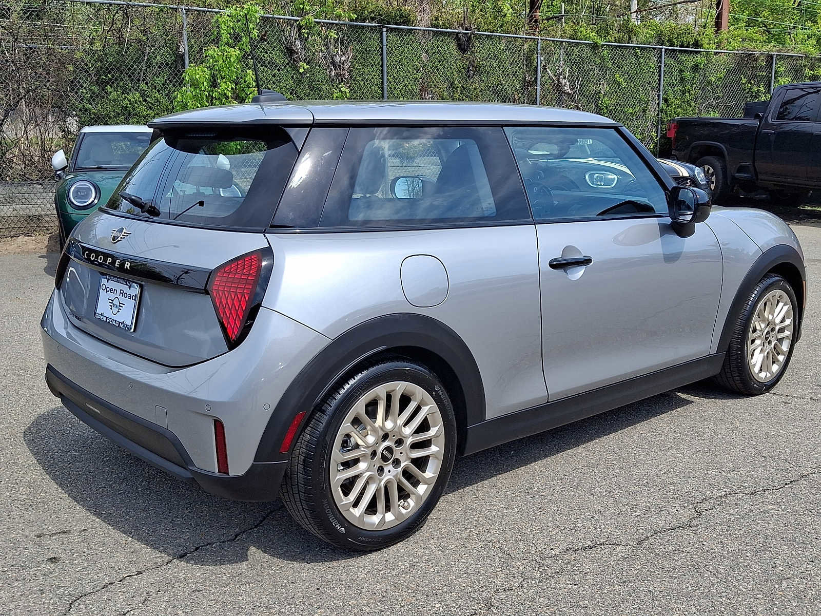 Used 2025 MINI Cooper 2-Door Hardtop FWD image 6