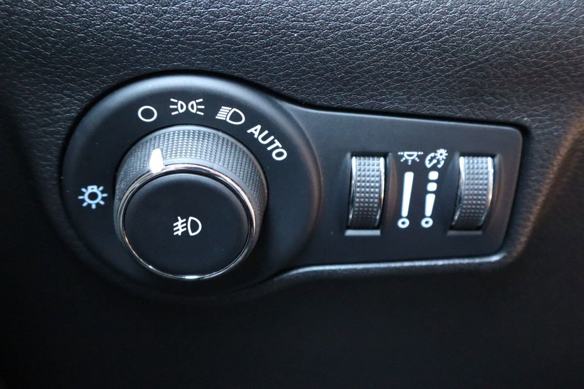 Used 2022 Jeep Compass Limited image 28