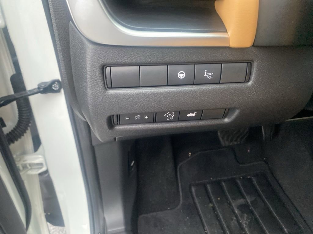 Used 2023 Nissan Rogue Platinum w/ Platinum Premium Package image 17