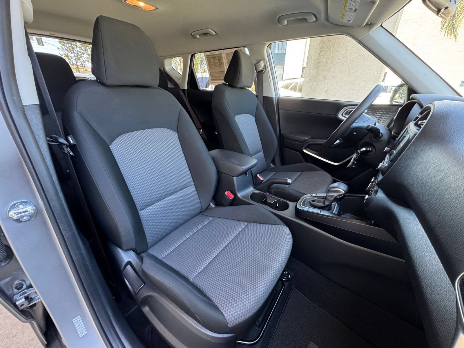 Used 2025 Kia Soul LX w/ LX Technology Package FWD image 33
