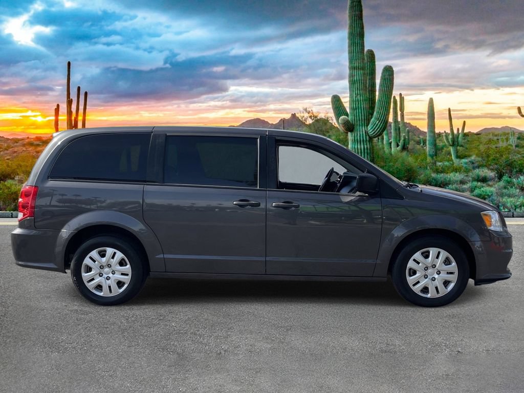 Used 2020 Dodge Grand Caravan SE w/ UConnect Hands-Free Group FWD image 2