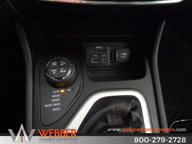 Used 2014 Jeep Cherokee Trailhawk w/ Cold Weather Group image 19