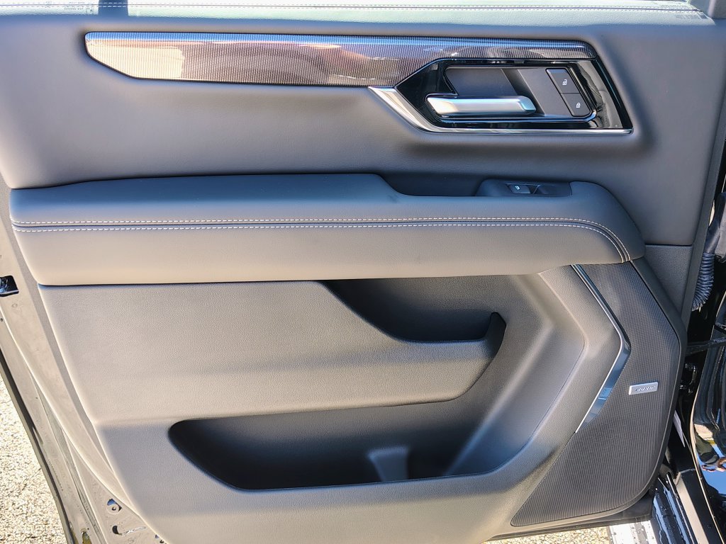 New 2026 GMC Yukon XL Elevation w/ Elevation Premium Package AWD/4WD image 39