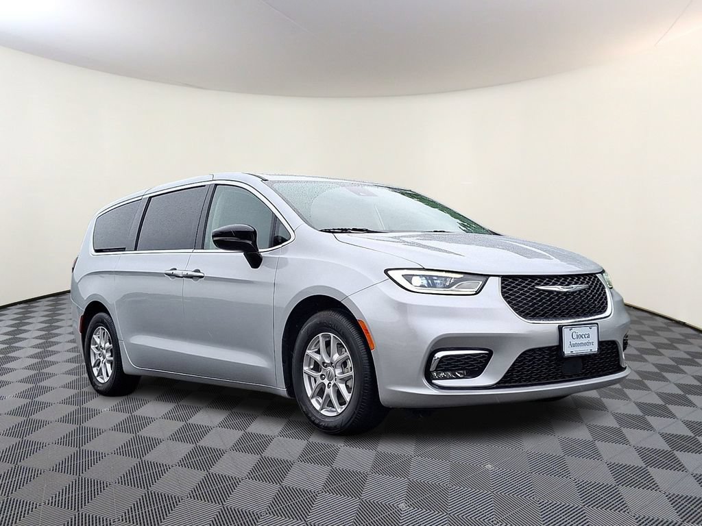 Used 2024 Chrysler Pacifica Touring-L
