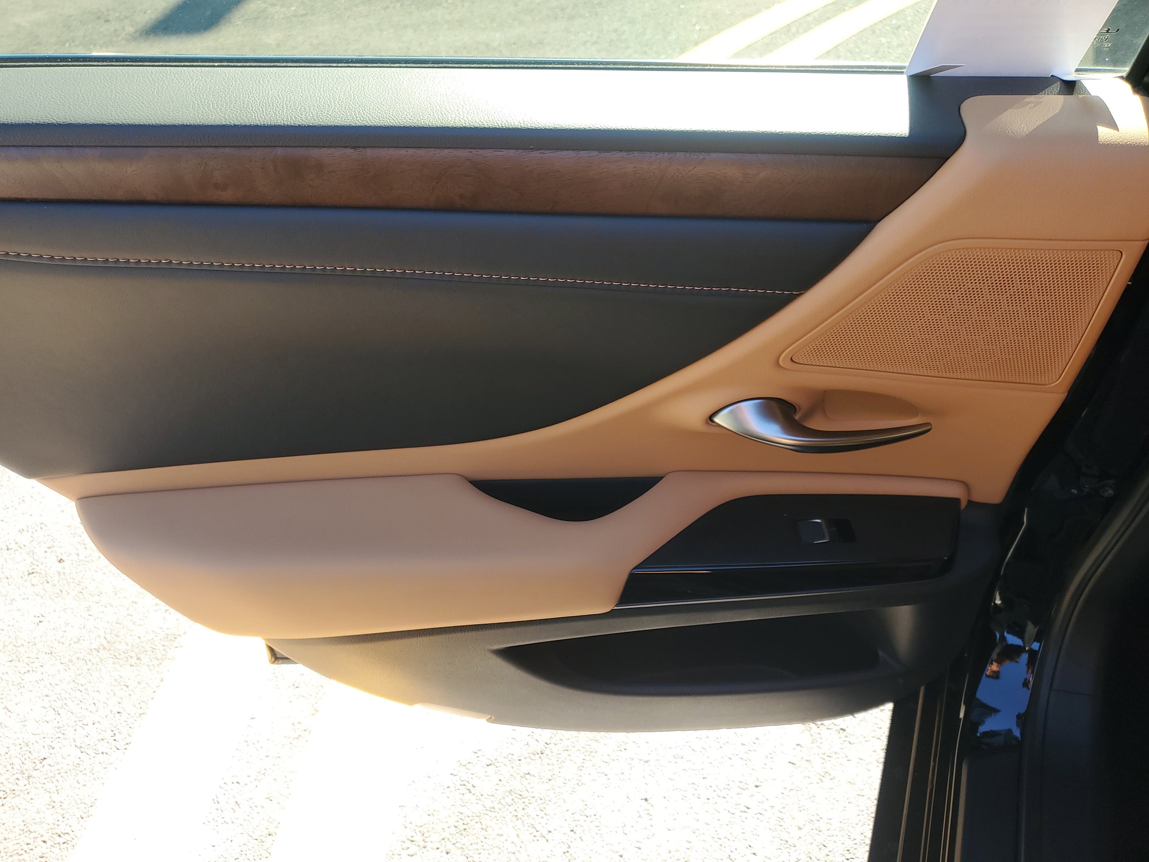 Used 2024 Lexus ES 350 w/ Premium Package image 13