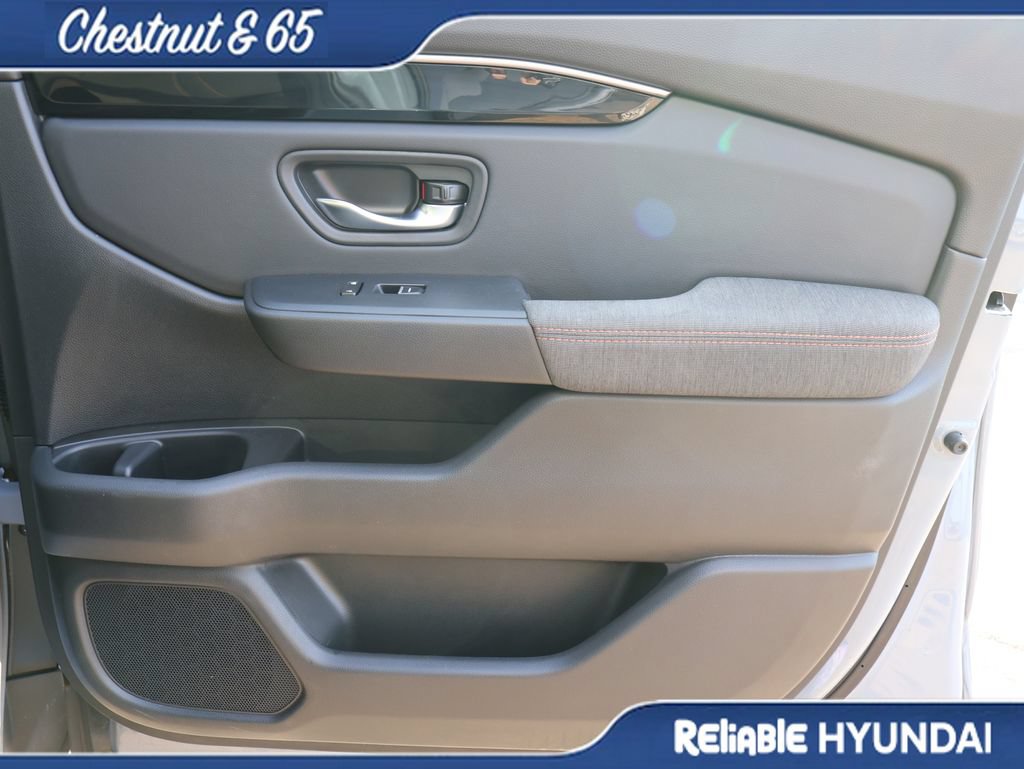 Used 2025 Honda Pilot Sport image 8