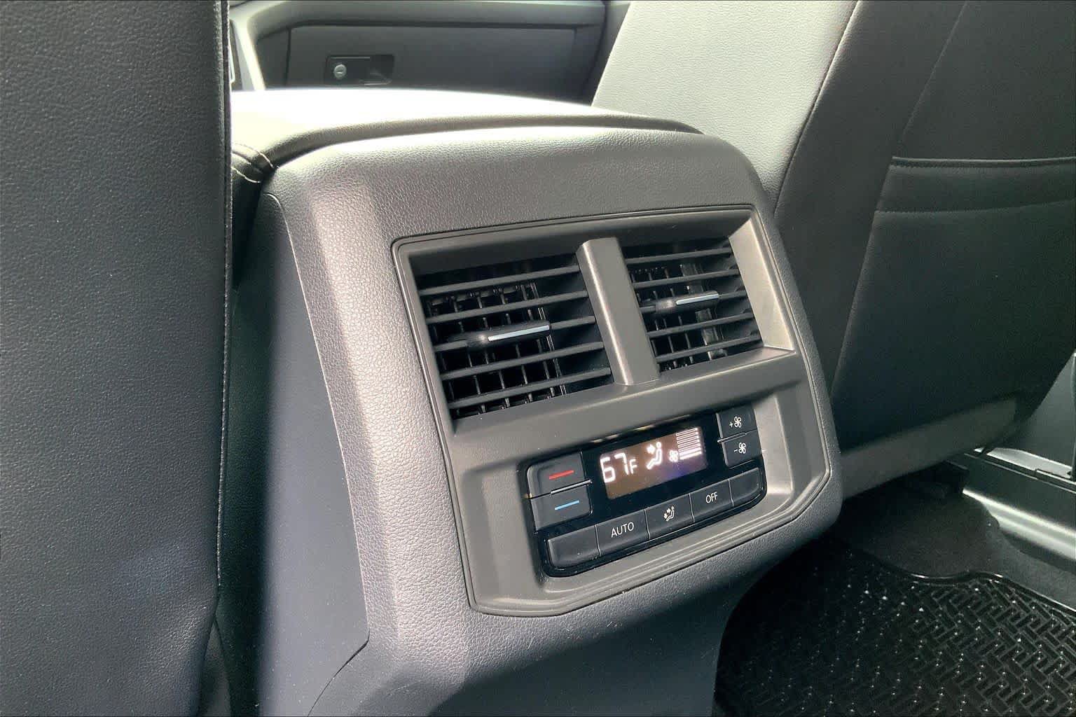 Used 2023 Volkswagen Atlas SE AWD/4WD image 35
