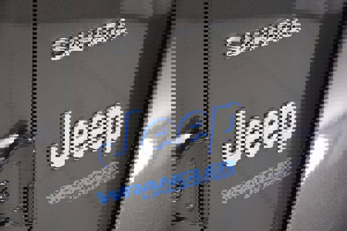 Used 2022 Jeep Wrangler Unlimited Sahara w/ Cold Weather Group image 46