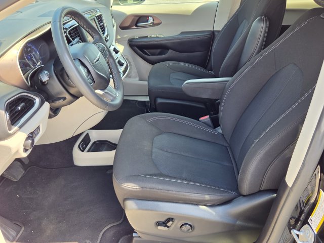 Used 2023 Chrysler Voyager LX FWD image 10