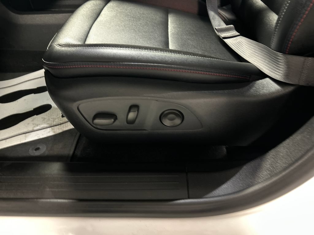 Used 2024 Chevrolet Equinox EV RS FWD image 13