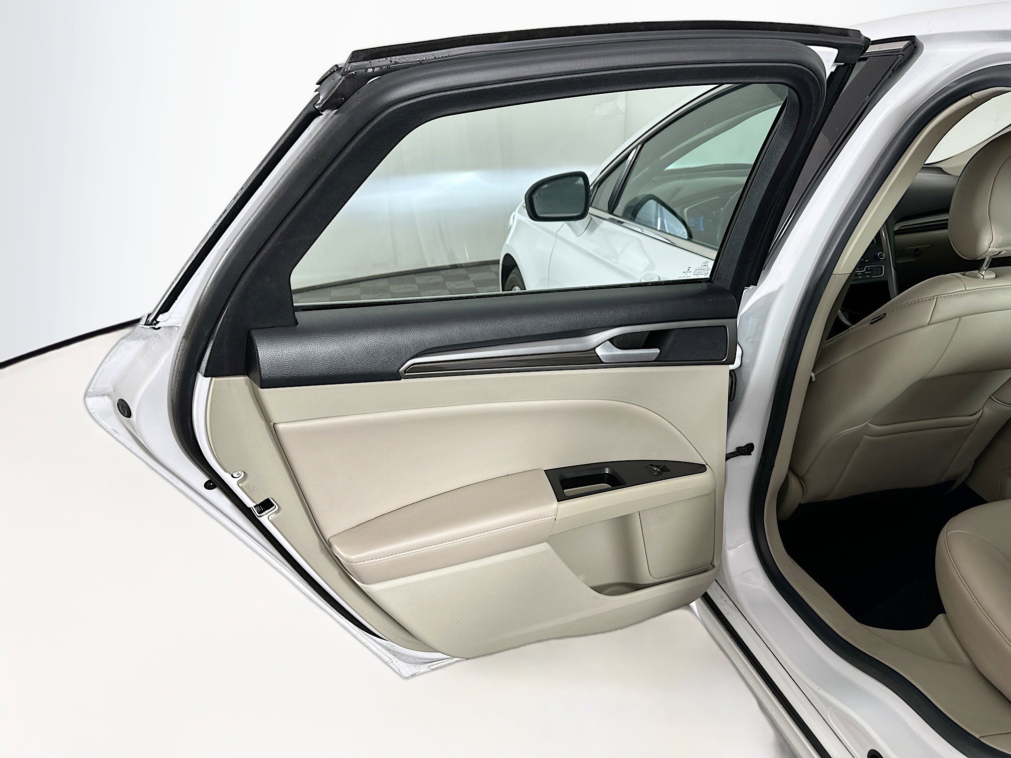 Used 2019 Ford Fusion SEL image 26