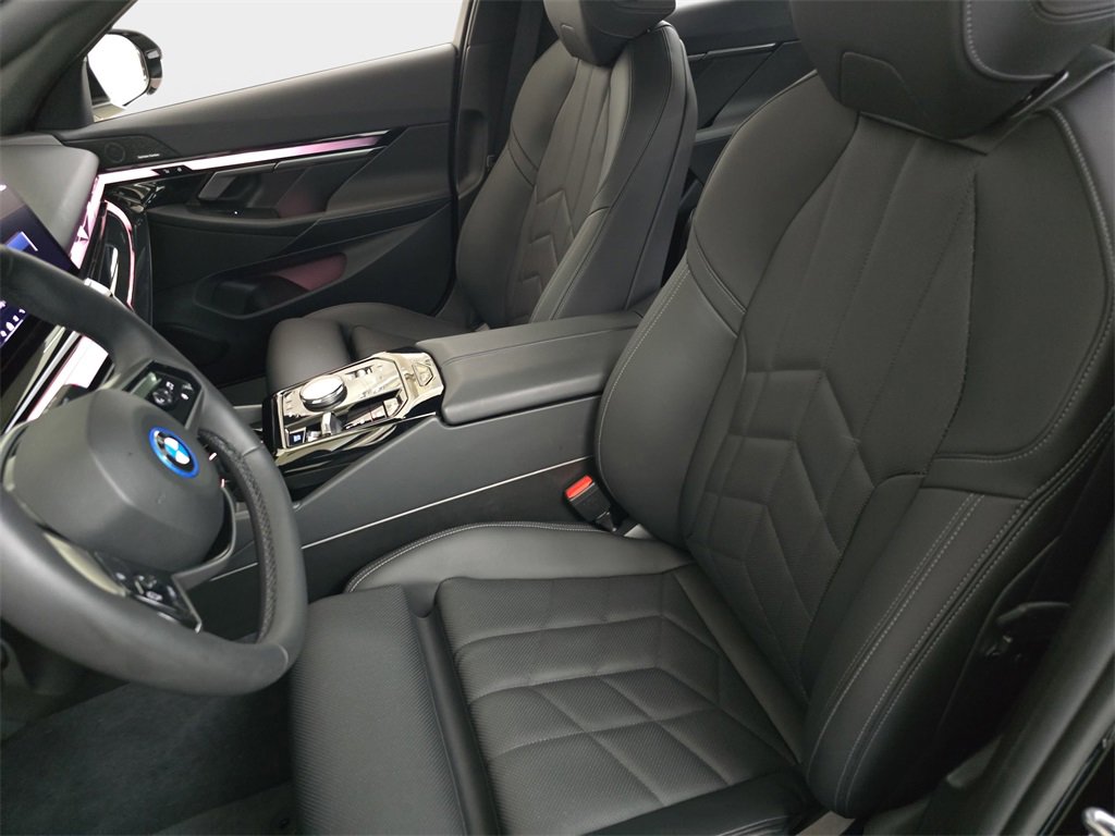 Used 2025 BMW i5 xDrive40 w/ Premium Package image 18