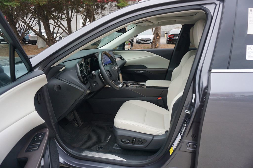 Used 2023 Lexus RX 350 Premium w/ Accessory Package AWD/4WD image 2