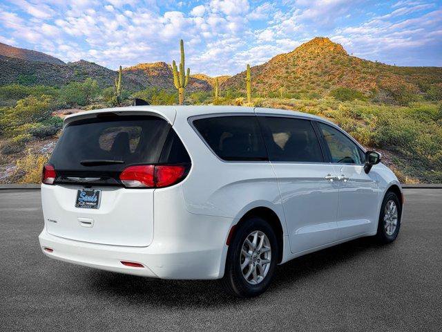 Used 2023 Chrysler Voyager LX FWD image 7