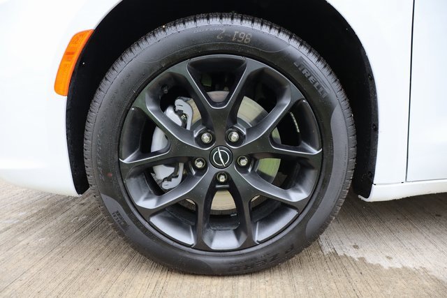 New 2026 Chrysler Pacifica Limited w/ S Appearance Package image 28