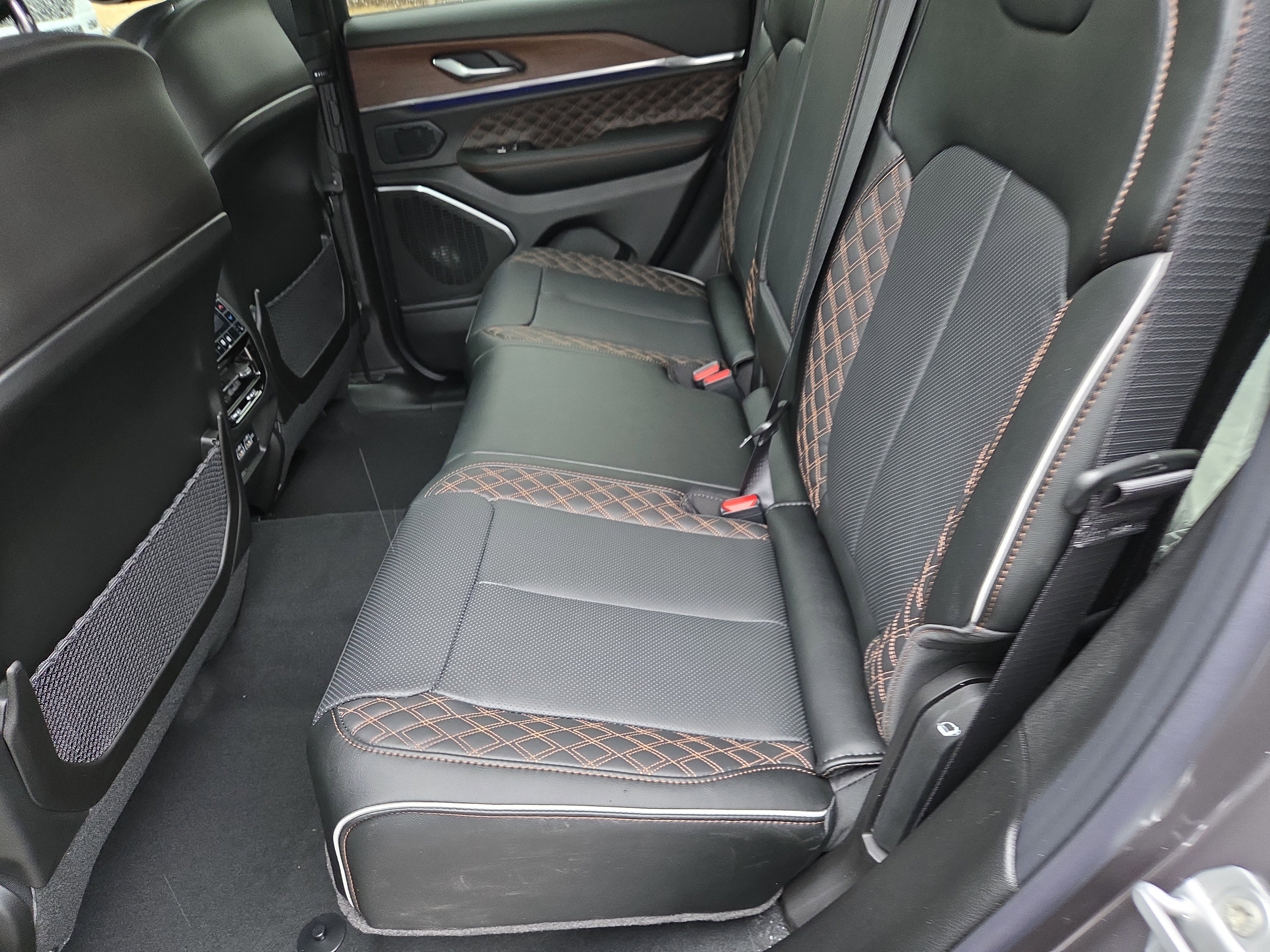 New 2025 Jeep Grand Cherokee Summit image 6