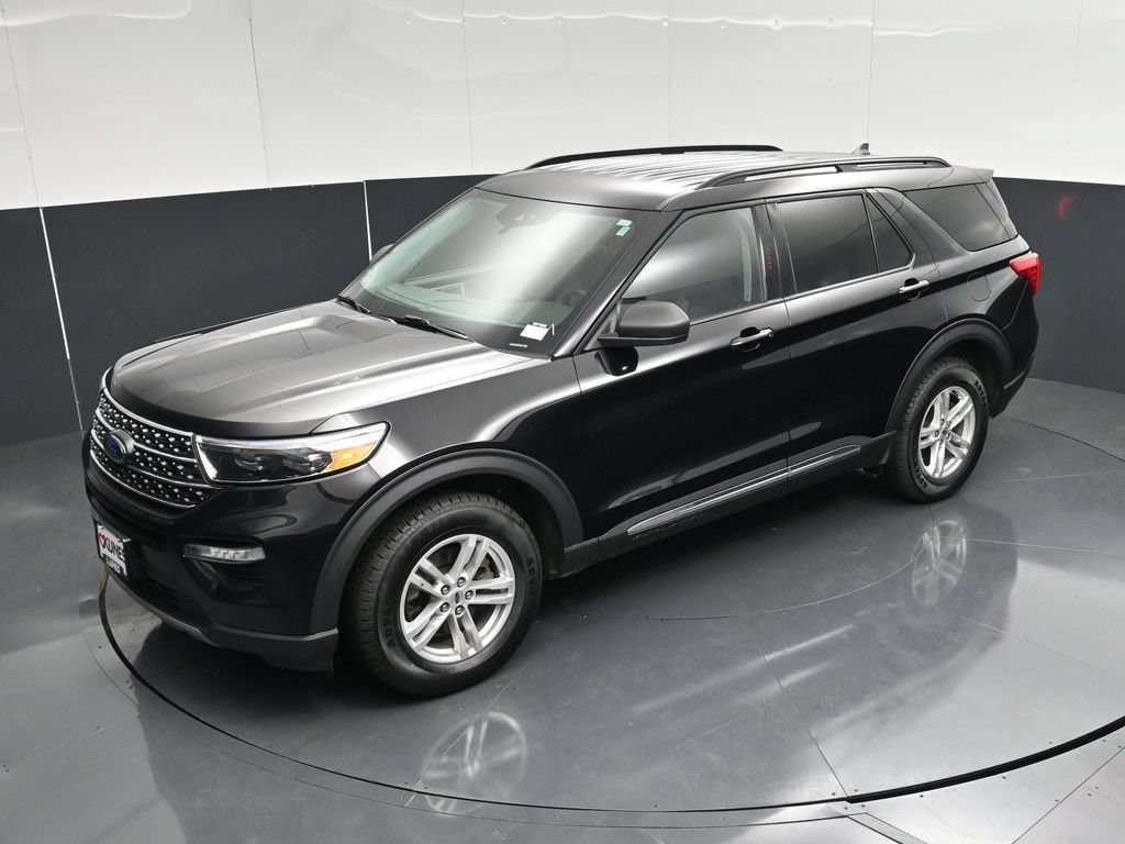 Used 2023 Ford Explorer XLT w/ Equipment Group 202A AWD/4WD image 44