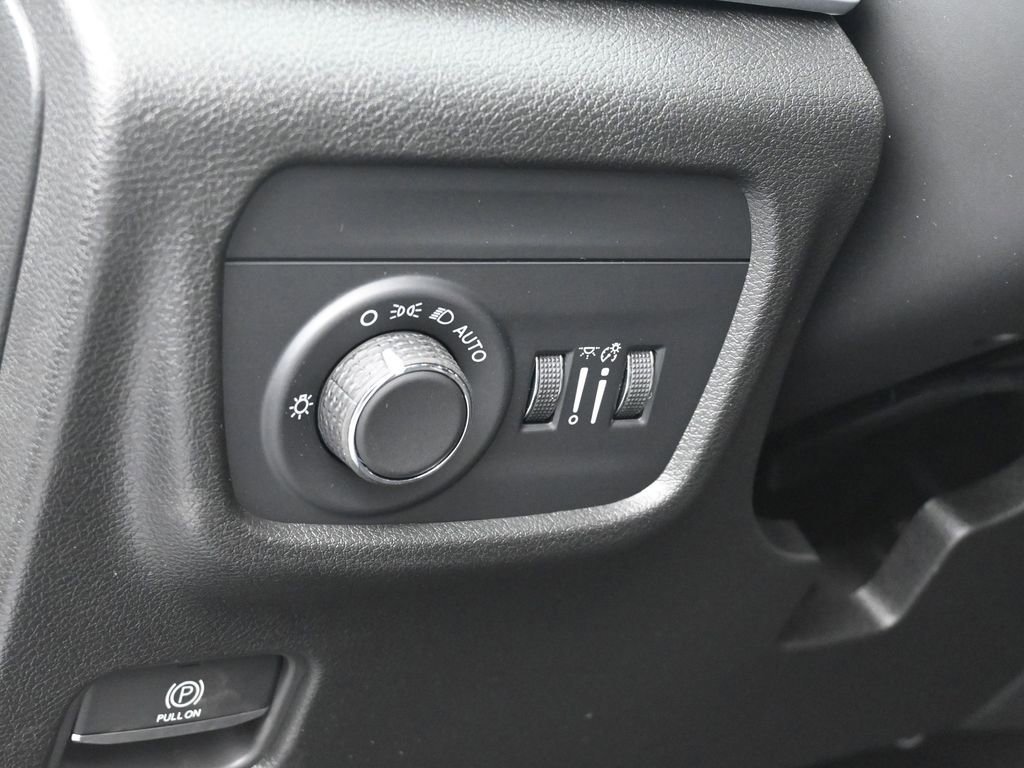 Used 2025 Jeep Grand Cherokee L Laredo image 14