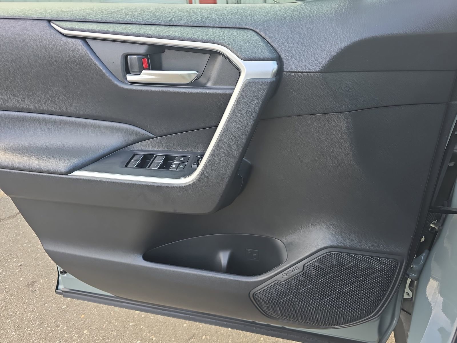 Used 2023 Toyota RAV4 XLE image 32