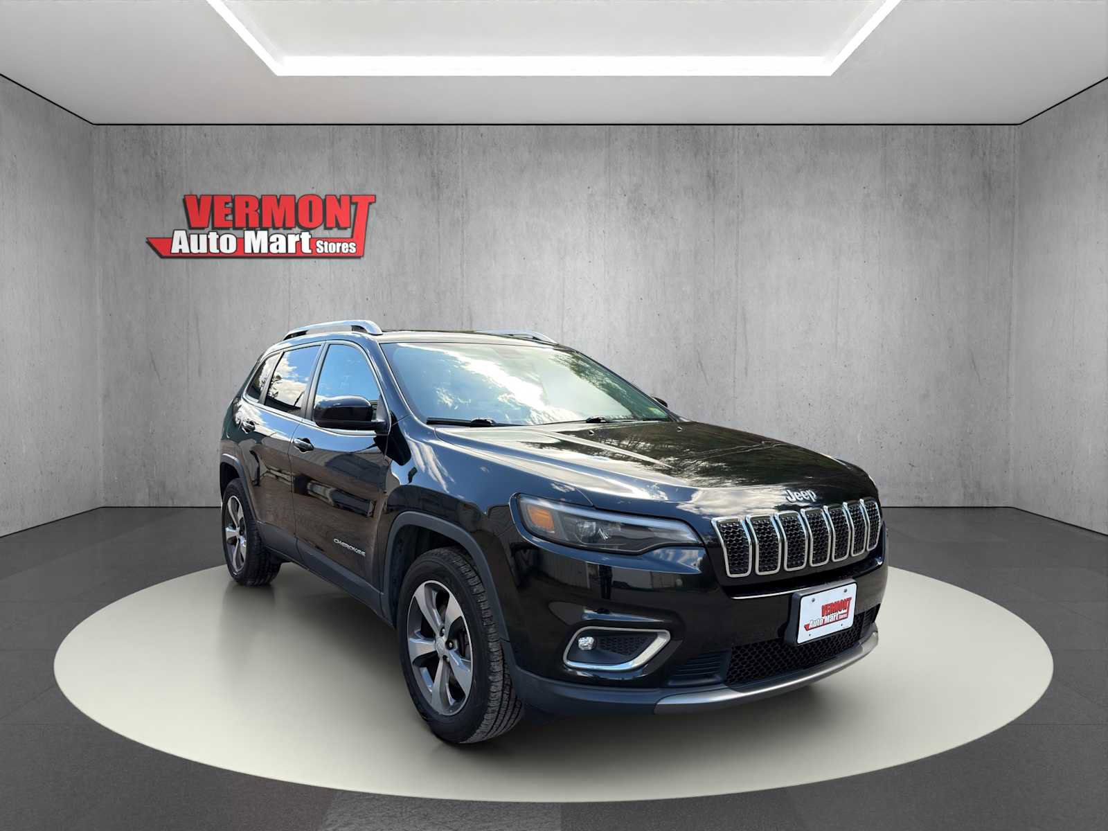 Used 2019 Jeep Cherokee Limited AWD/4WD image 1