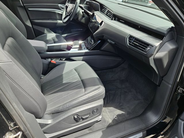 Used 2023 Audi e-tron Premium Plus w/ Premium Plus Package AWD/4WD image 20