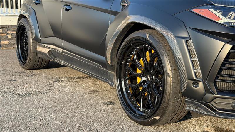 Used 2021 Lamborghini Urus AWD/4WD image 25
