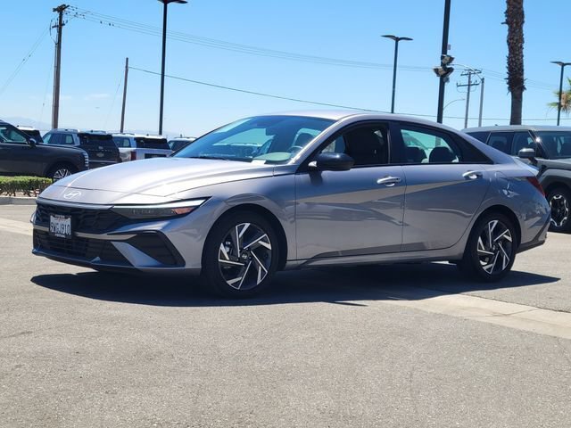 Certified 2025 Hyundai Elantra SEL FWD image 2