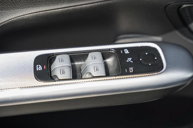 Used 2024 Mercedes-Benz GLC 300 4MATIC image 31
