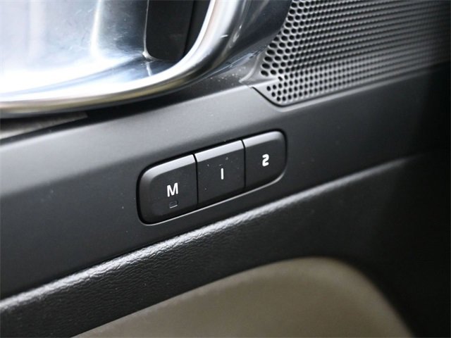 Used 2023 Volvo XC40 B5 Plus w/ Protection Package Premier image 28