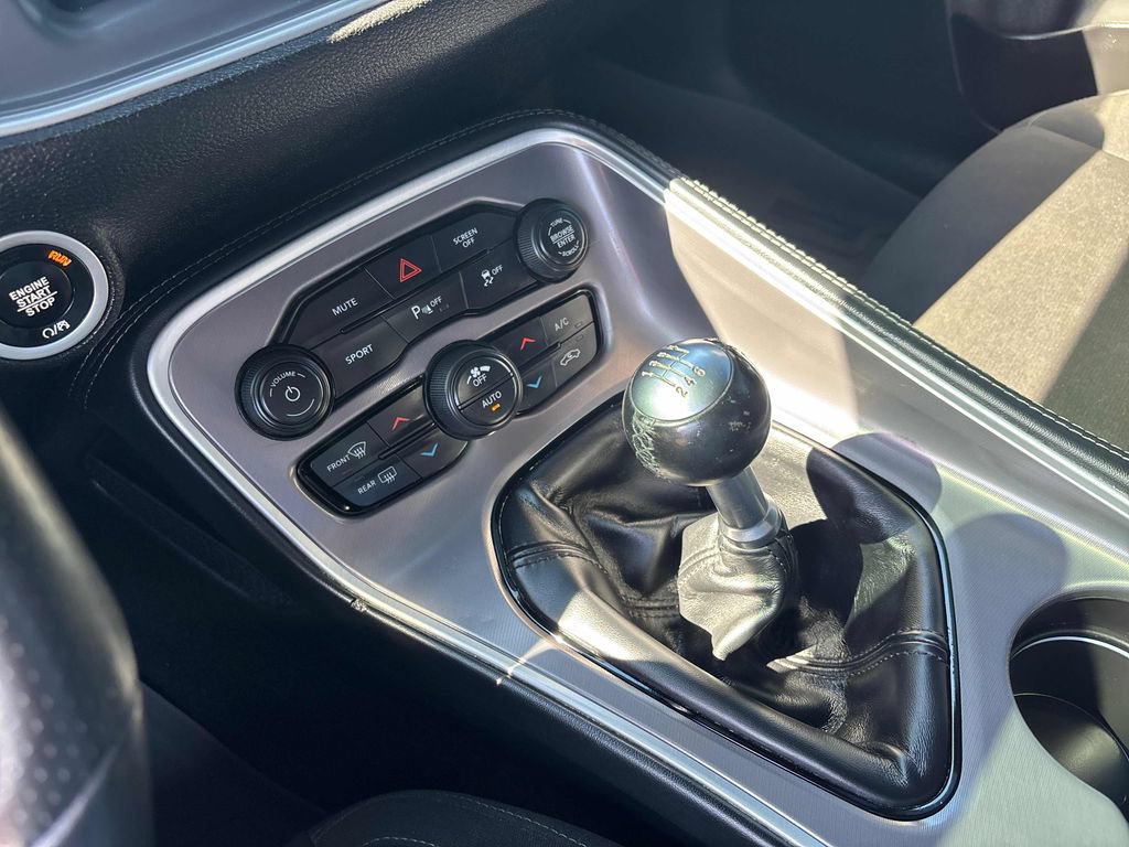 Used 2022 Dodge Challenger R/T RWD image 17