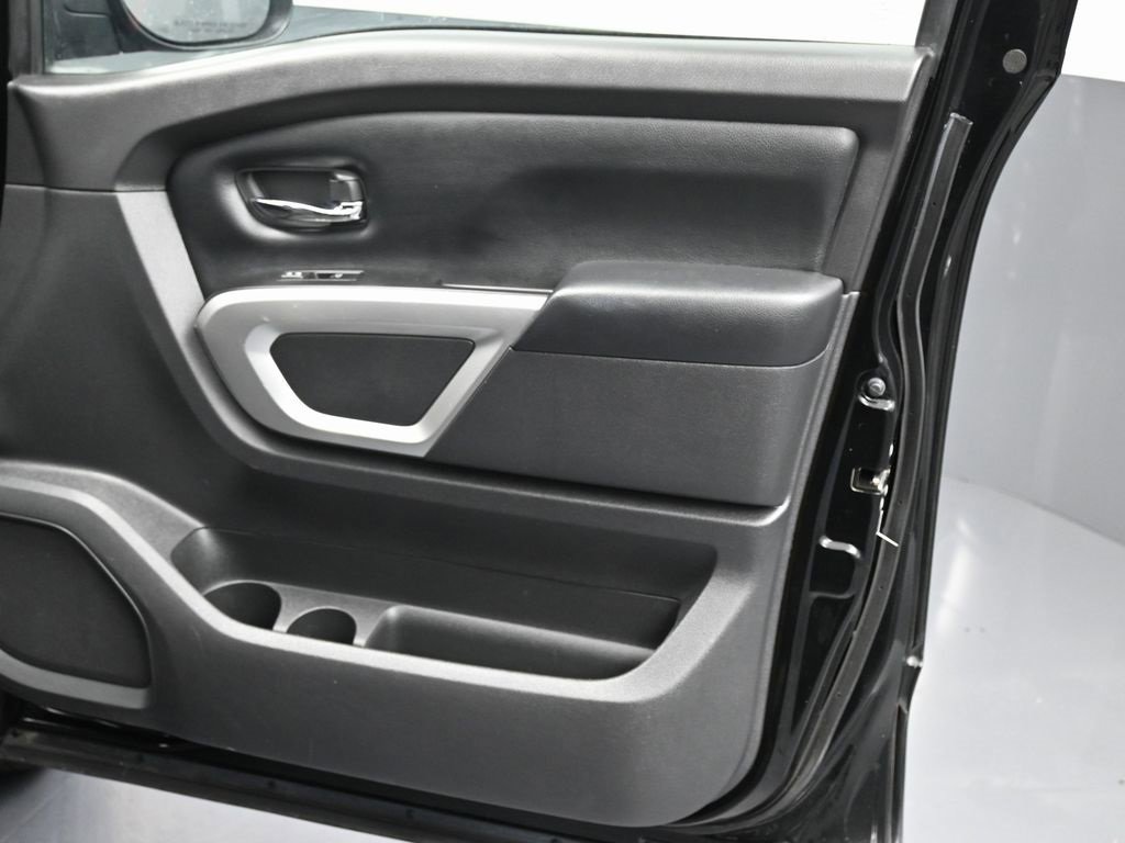 Used 2023 Nissan Titan SV image 34