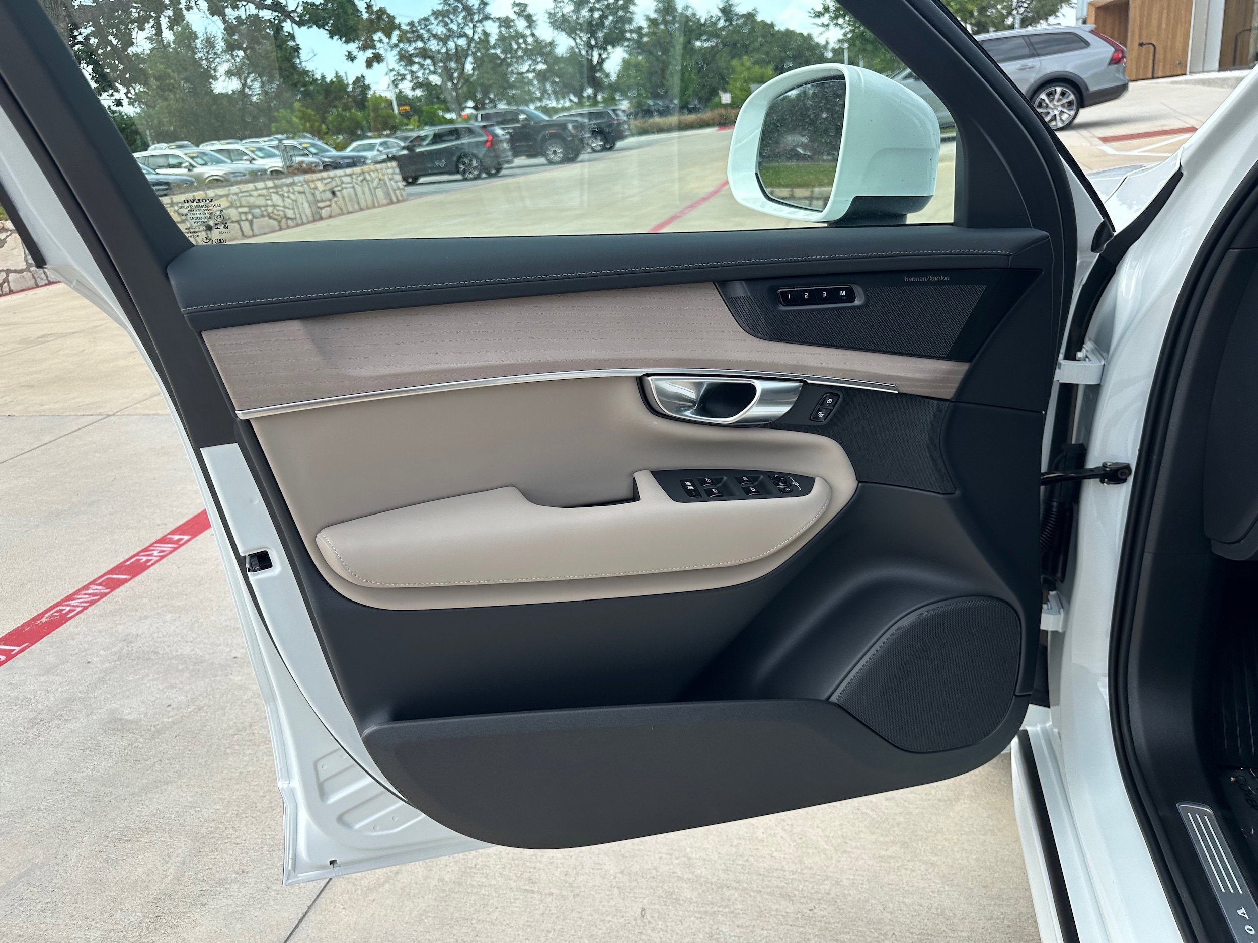 Used 2026 Volvo XC90 B6 Plus w/ Protection Package Premier AWD/4WD image 18