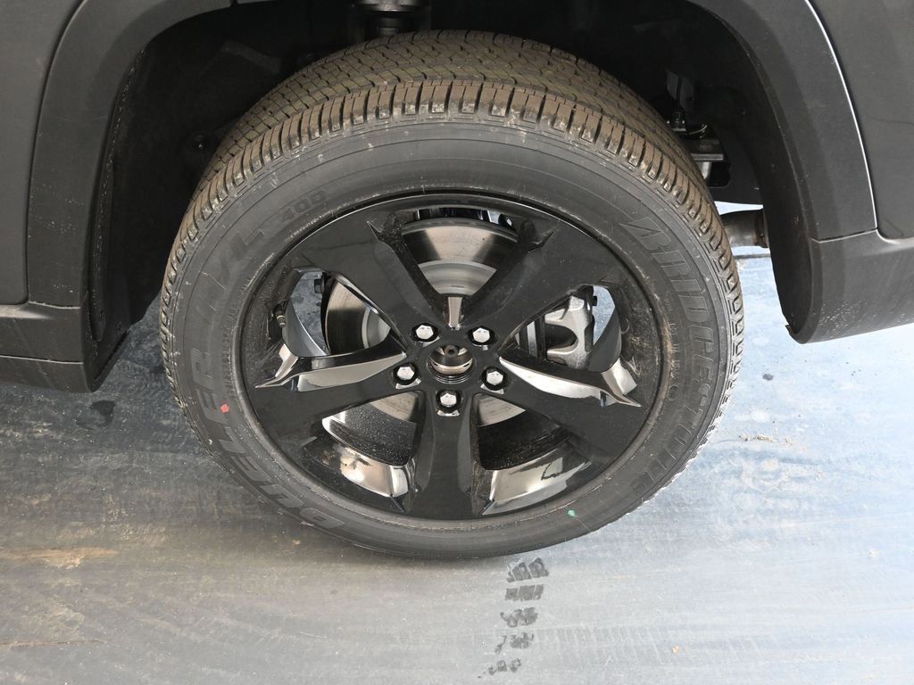 New 2025 Jeep Grand Cherokee L Altitude image 14