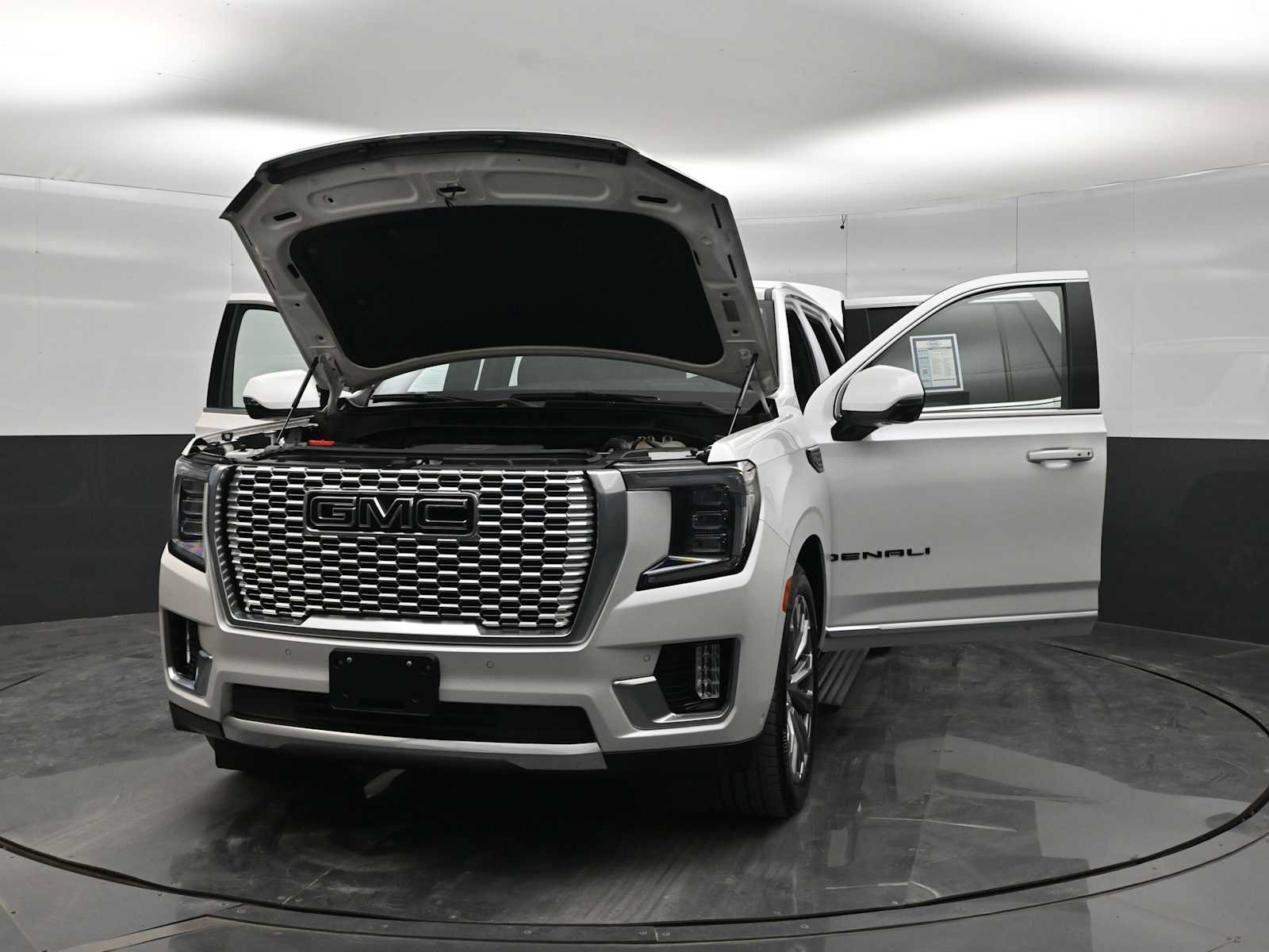 Used 2023 GMC Yukon Denali w/ Denali Reserve Package AWD/4WD image 48