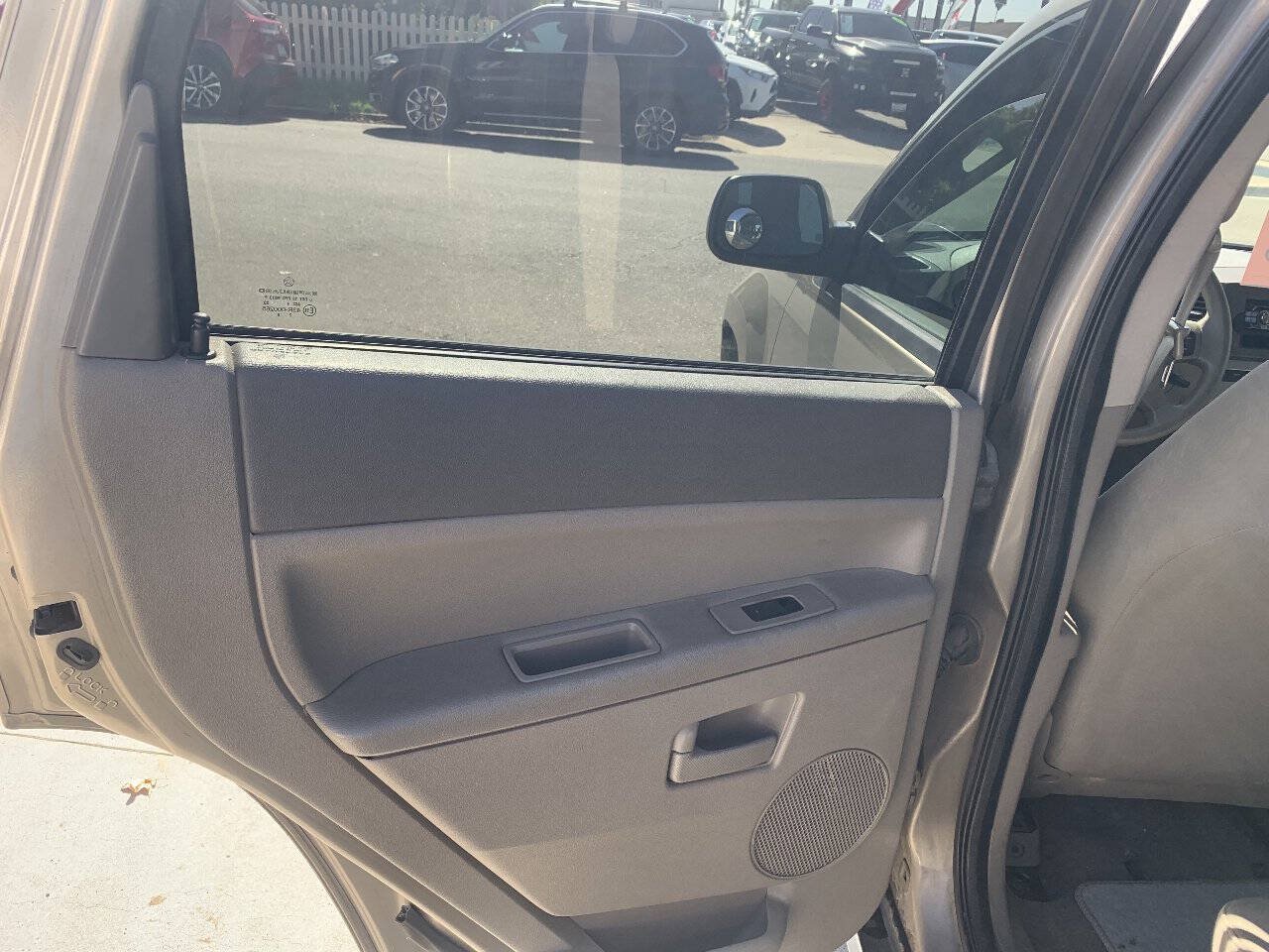 Used 2005 Jeep Grand Cherokee Laredo w/ Cargo Convenience Group RWD image 19