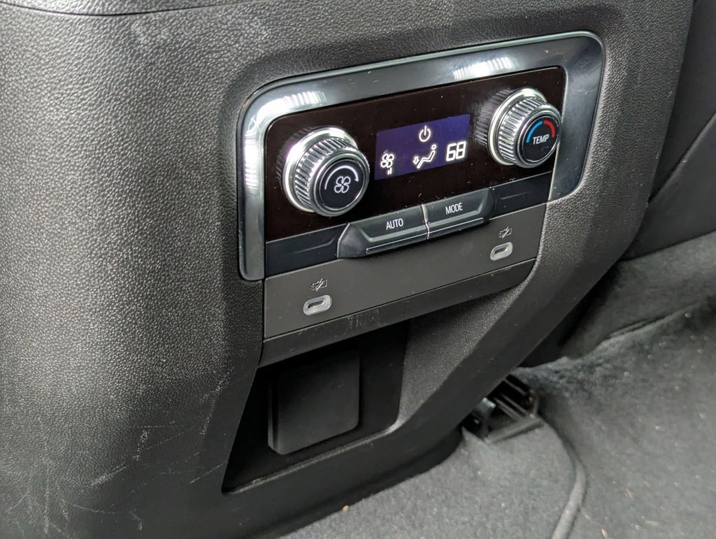 Used 2023 GMC Yukon SLT image 26