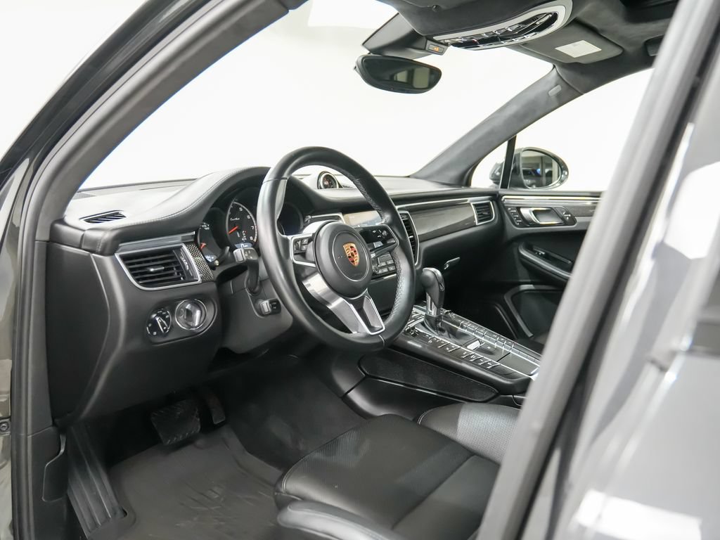 Used 2017 Porsche Macan Turbo AWD/4WD image 4