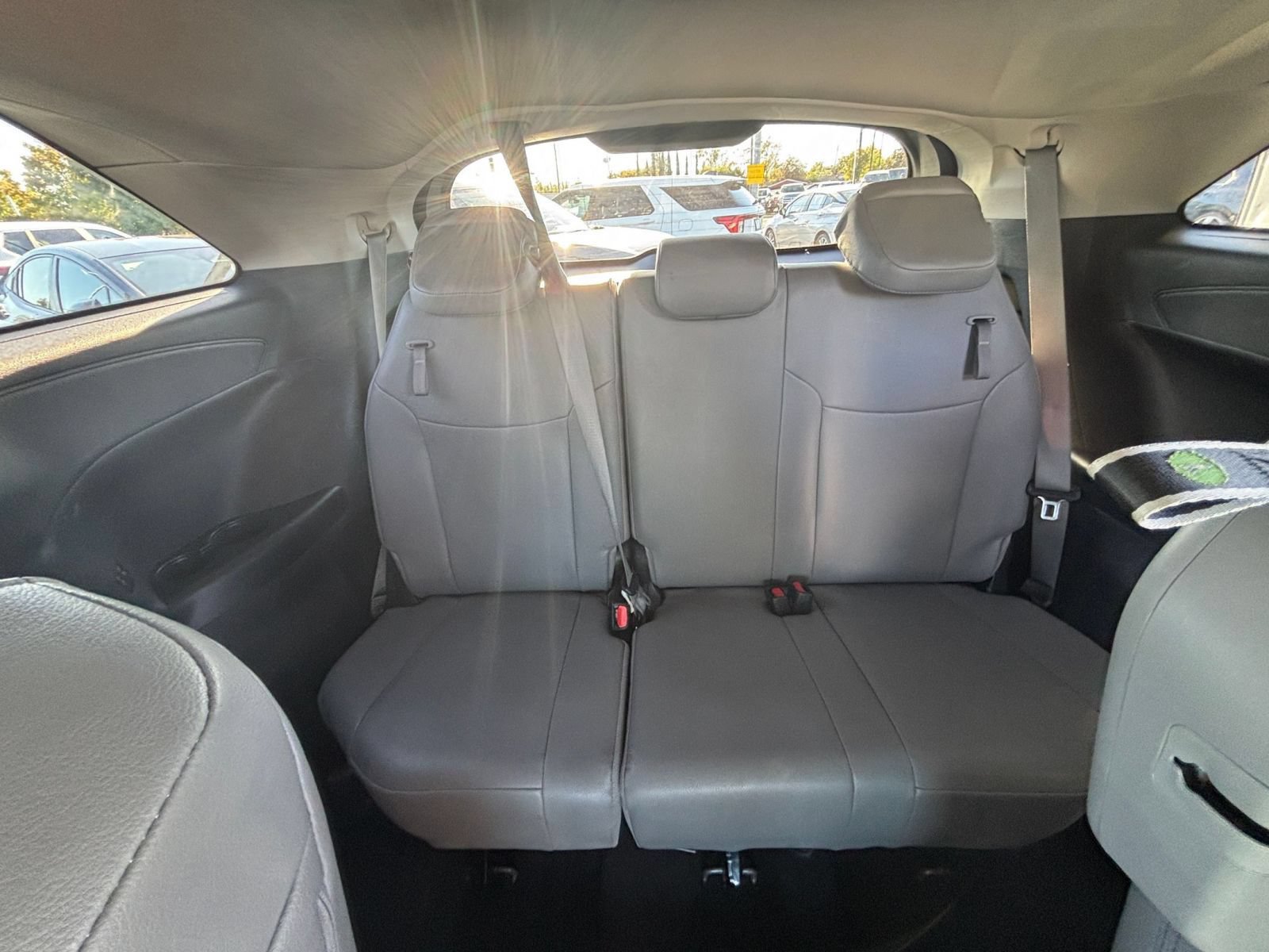 Used 2025 Toyota Sienna XLE FWD image 31