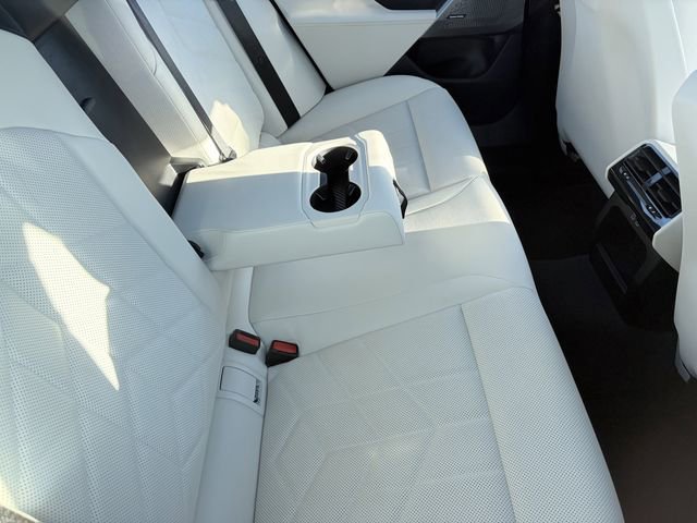 Used 2025 BMW i5 eDrive40i w/ M Sport Package RWD image 6